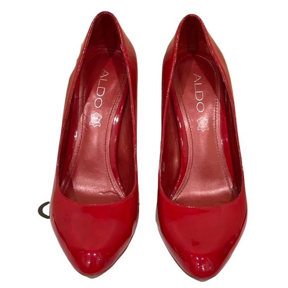 Patent red pumps - size 7 - Picture 3 of 4